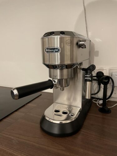 De'Longhi Dedica Style EC685.M Espresso Machine – Slim 15 cm Design, Milk Frother, 15-Bar Pressure, 1L Water Tank, Compatible with Ground Coffee & ESE Pods, Stainless Steel photo review