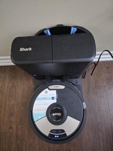 Shark AV2501S AI Ultra Robot Vacuum with HEPA Self-Empty Base, Matrix Clean Navigation, 30-Day Bagless Capacity, Smart Mapping, Voice/App Control, Perfect for Pet Hair & All Floors, Dark Grey photo review