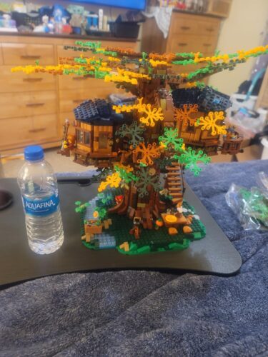 LEGO Ideas Tree House 21318 – Collectible Model Building Set for Adults & Teens, 3 Cabins with Interchangeable Leaves, Includes Minifigures, Nature Accessories & Bird Figure, 3036 Pieces photo review