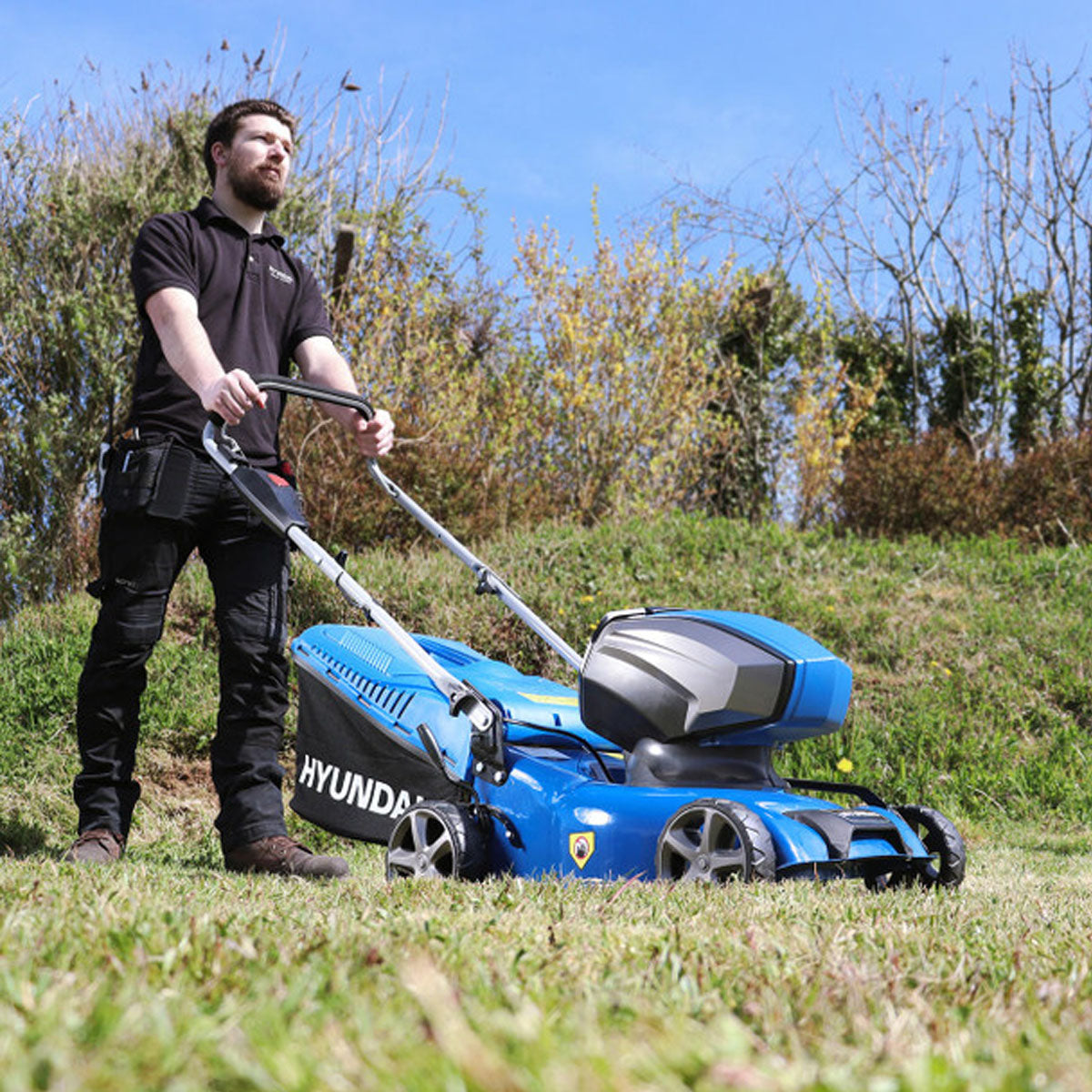 Hyundai HYM40LI420P 40V Brushless 42cm Lawn mower with 1 x 2.5Ah Li-Ion Battery and Charger